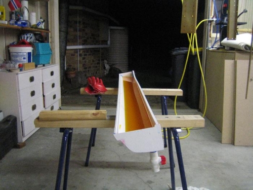 Guttering trough for alodine immersion