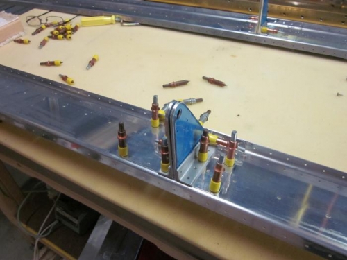 inner aileron hinge braket