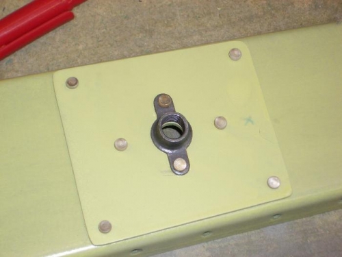 Reinforcing plate on spar, including bearing nutplate. Lower nutpplate rivet incorrect size.