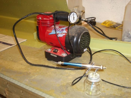 Airbrush & mini compressor