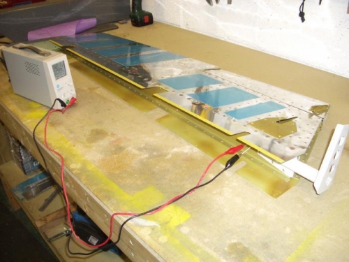 Electrical power to servo