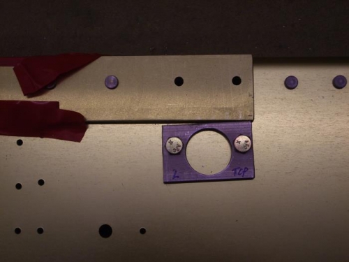 That's wrong - it should but up against the bronzed spar. :-(