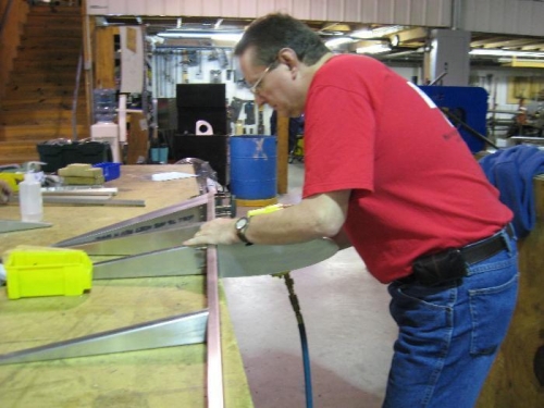 Riveting the internal structure