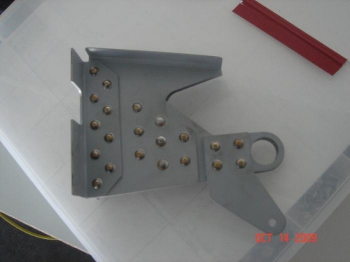 Primed and riveted aileron hinge