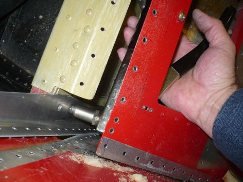 Seat pan center spar joint