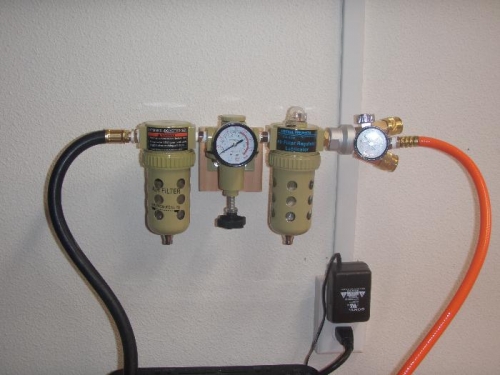 Air filter, regulator, manifold, oil reservoir