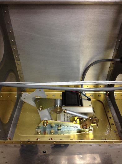 Autopilot roll servo