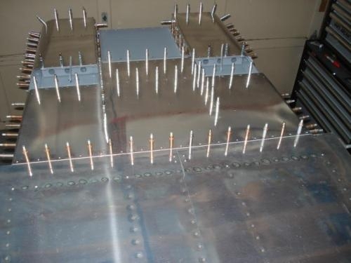 Rear bottom skin. A few rivets still have to be set, once the spar blocks are out.