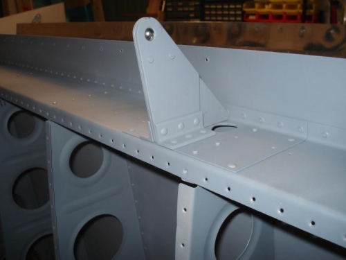 Inboard hinge bracket installed.