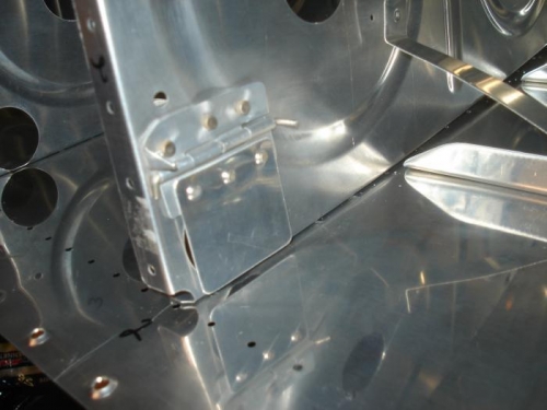 Fuel tank trap door installed