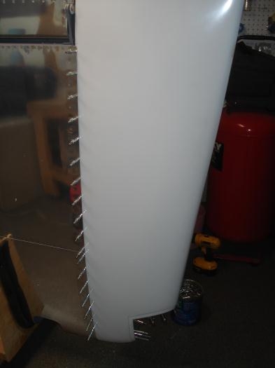 Right wing tip bottom