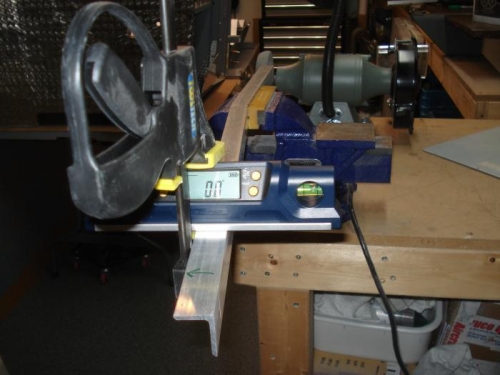 Clamp the level to the F-843-L