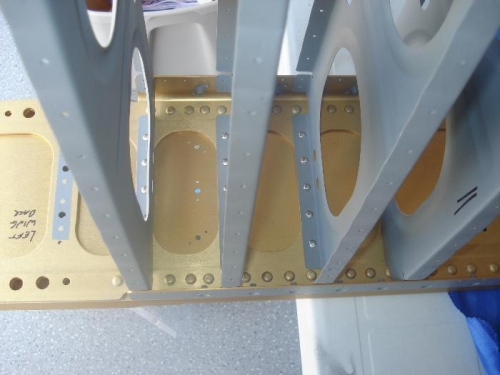 Inboard front spar rivets were tight.