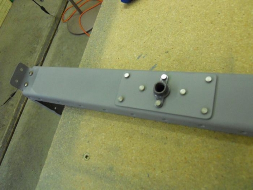 Reinforcement plate and nutplate riveted to spar