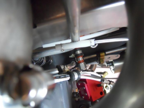 R. outboard tension rod installed
