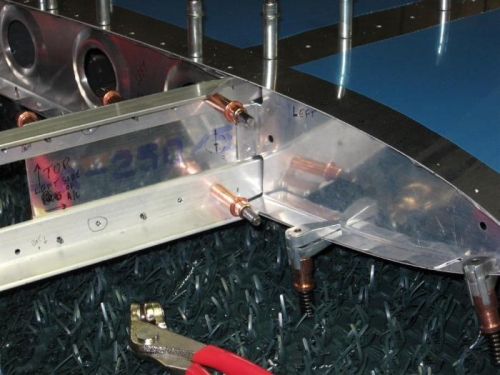 The rear flange of the nose rib and the front flange of the main rib need to be drilled to the spar.