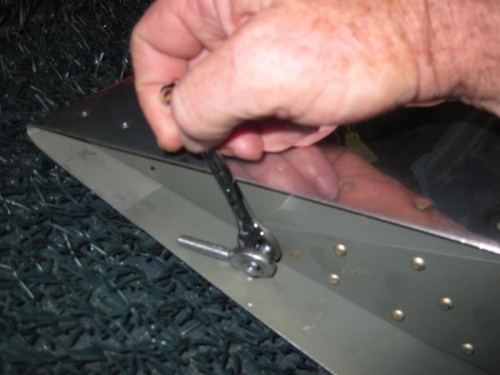 Installing flap actuator connection