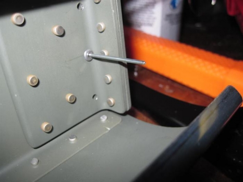 Same problem, the lip of the angle, and the AN470 rivet, are in the way.