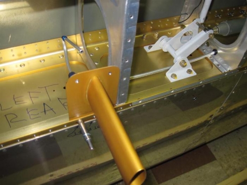 Pitot mount, note aluminum pitot line had to move down to avoid the pushrod nut on the bellcrank.