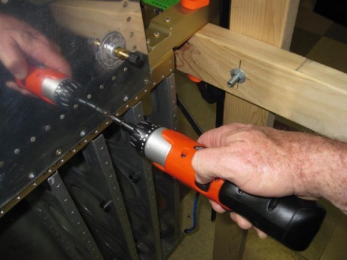 Attaching the tank skin screws