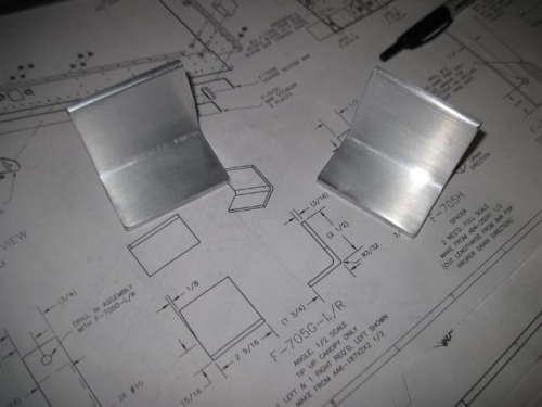 Angle supports for the tip-up canopy