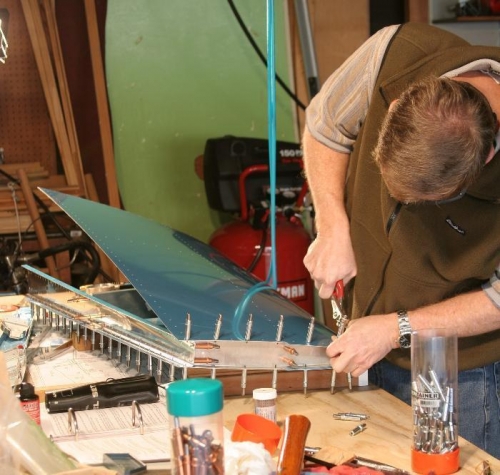 Clecoing HS-601PP Skin to stucture