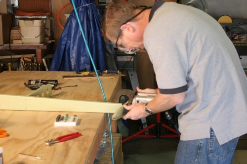 Riveting the Top Rib onto the Forward Spar