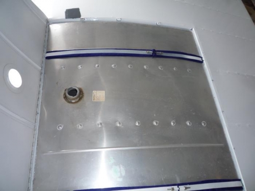 Right wing tank mounted