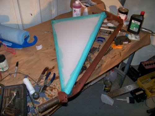 Covering on right gear leg installed.