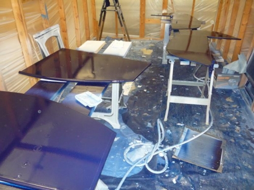 Everything horizontal on the tail is now blue!