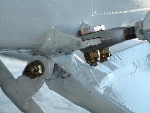 Strut attachments with the correct bolt length installed.