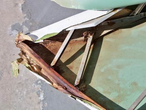 Damage to the right wing tip bow. Both bows will be replaced.