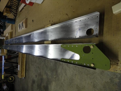 Riveted spar attachment