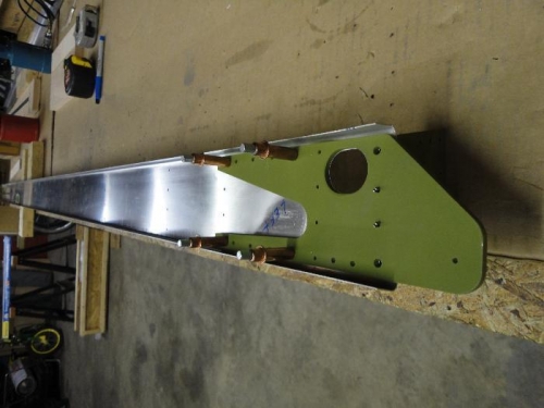 Left rear spar attachment