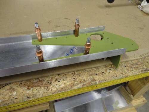 Right rear spar attachment