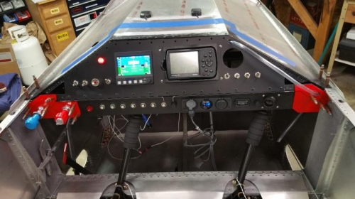 Added hinge between the upper and lower panel.