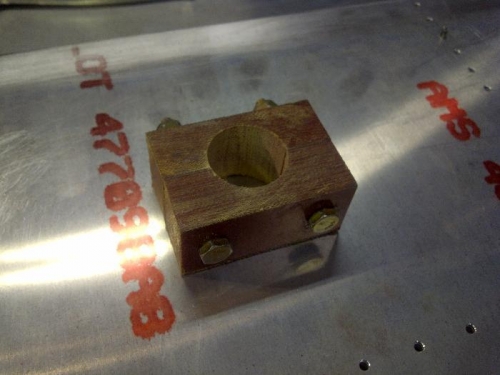 Flap drive pivot block>