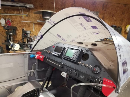 On the first fitting the windshiels rest on hoop.