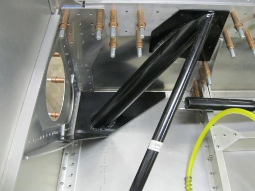 Right gear leg support.