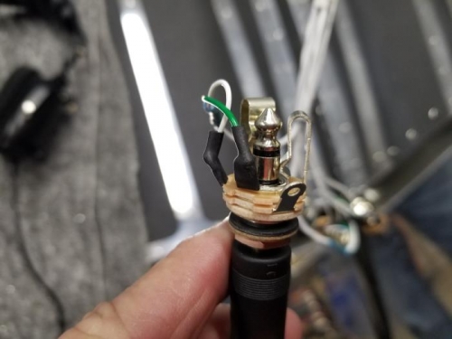 Jack fully inserted only left speaker.