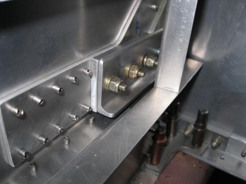 Rear spar carrythrough installed.