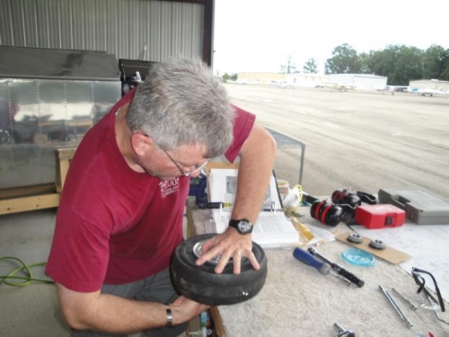 Building the nose wheel/tire