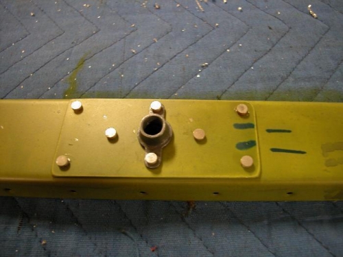 Nut plate for hinge assembly