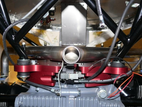 View from underneath to show the manifold bracket around the mag